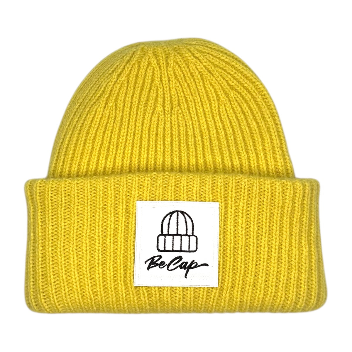 Cuffia lana merino unisex color limone con risvolto e logo BeCap in tessuto applicato al centro.