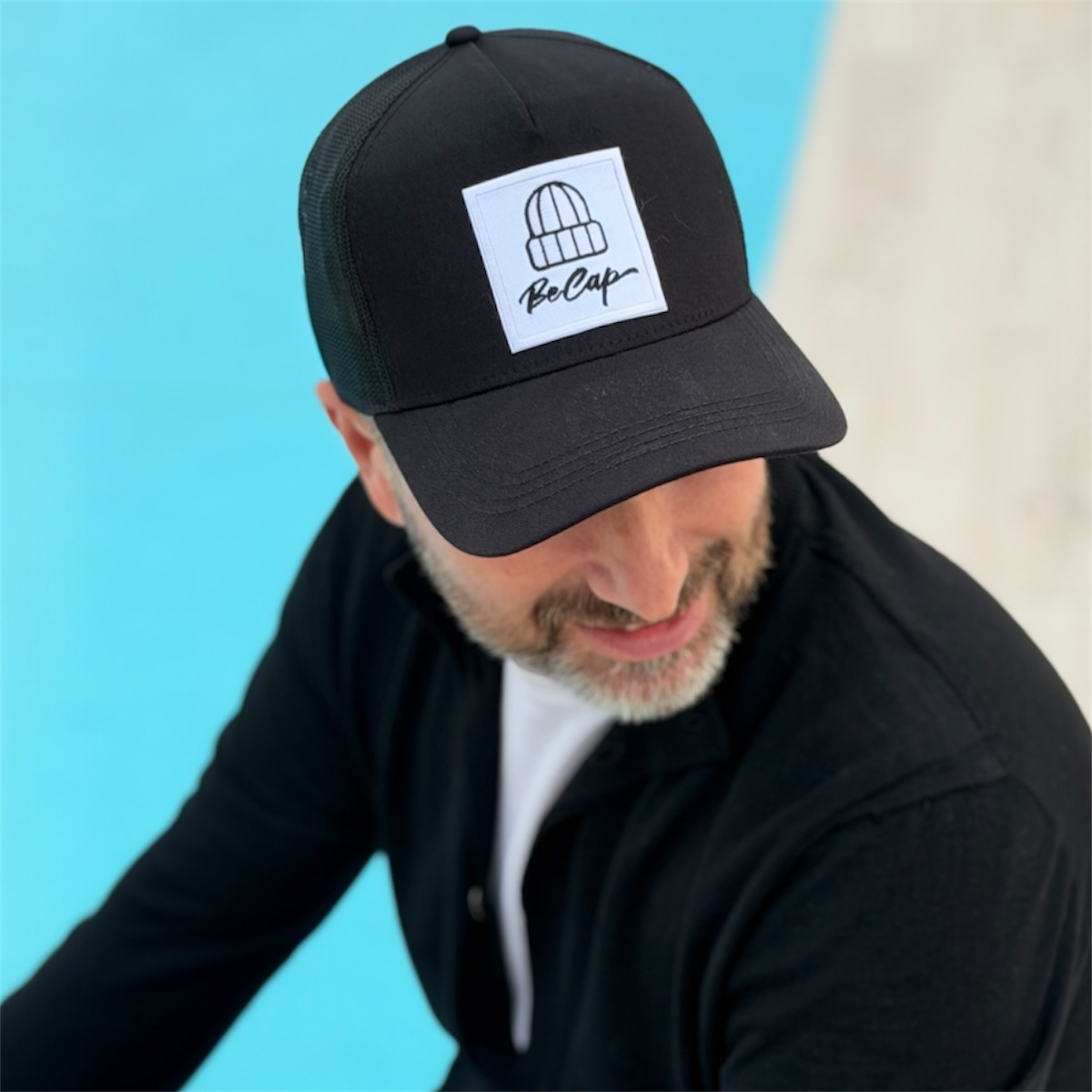 Cappello rapper nero indossato fronte