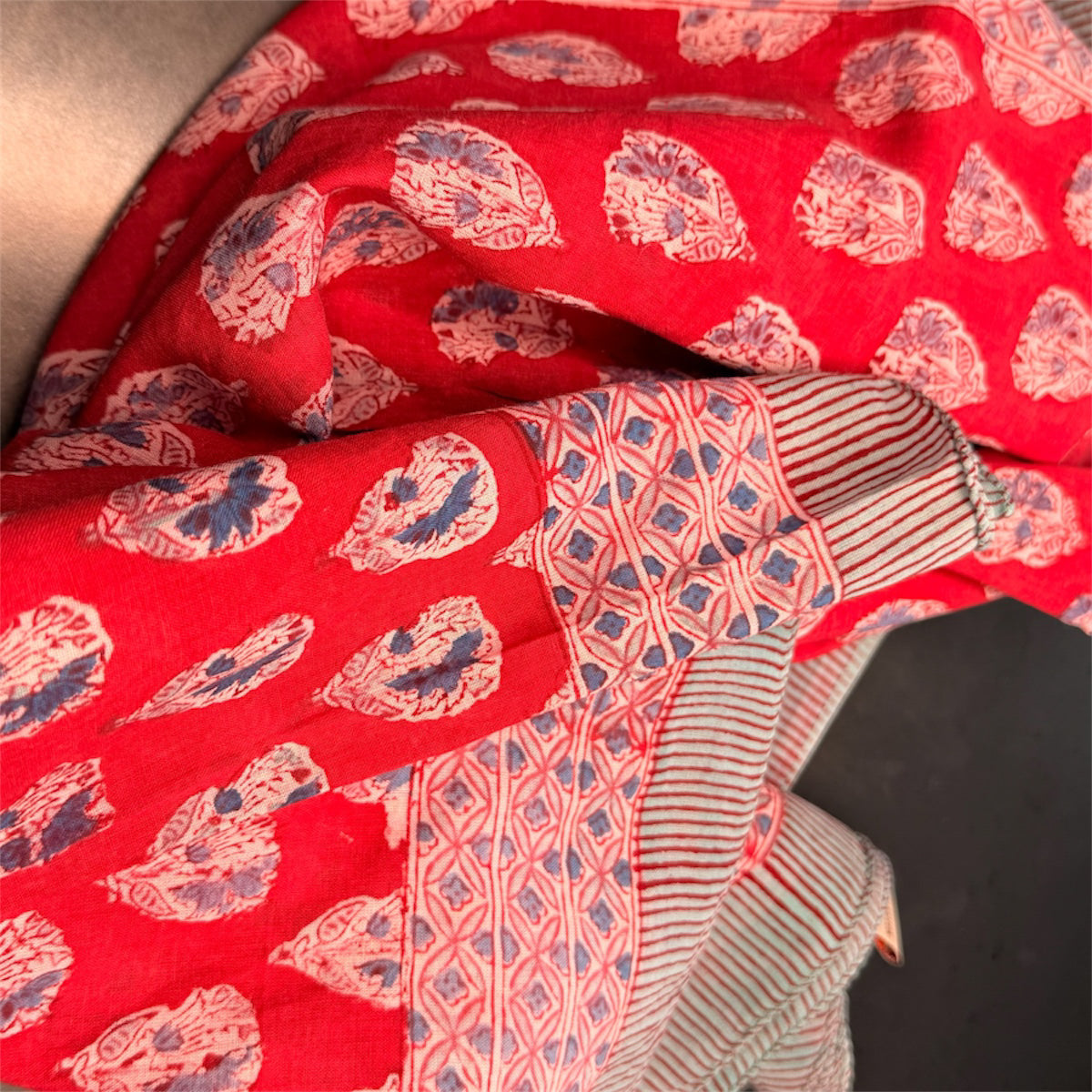 TELO PAREO FANTASIA ROSSO AZZURRO